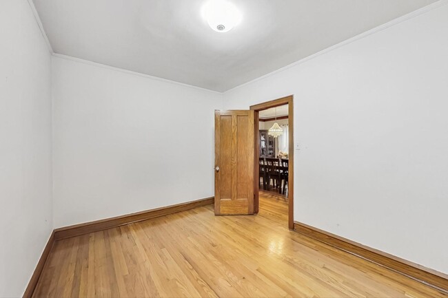 Building Photo - 5322 W Wolfram St