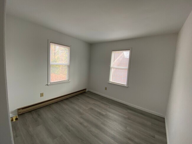 Bedroom 1 - 70 West St