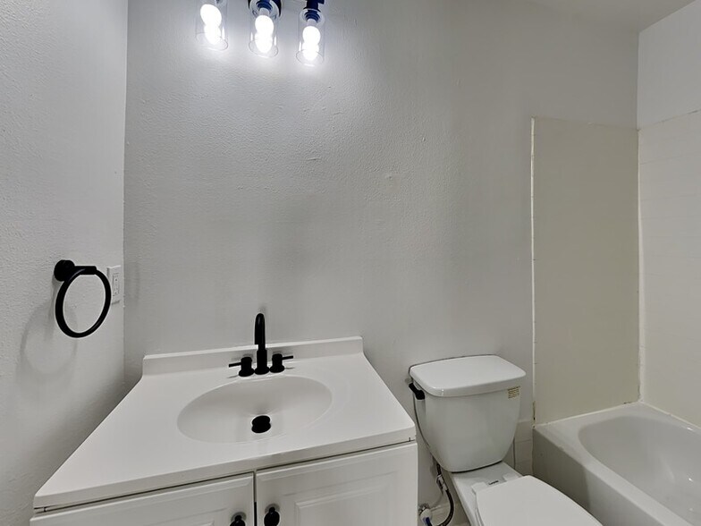 Building Photo - 2059 Dixie Belle Dr