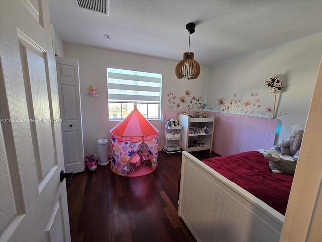 Building Photo - 738 NE 90th St