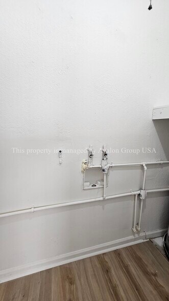 Building Photo - 7007 Oakwood Dr
