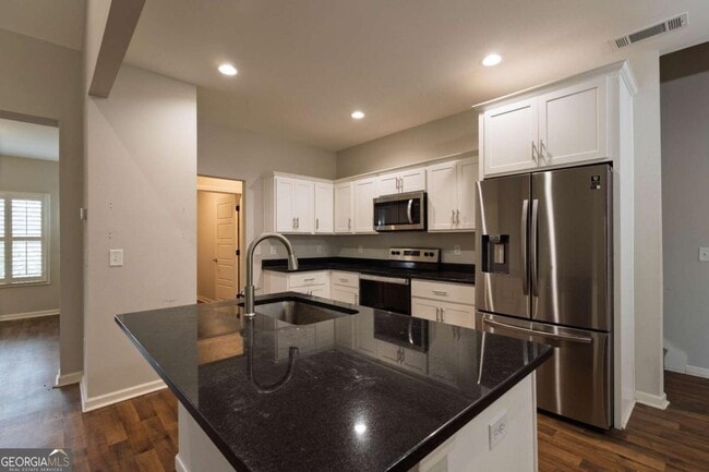 Building Photo - 214 Oakwood Dr