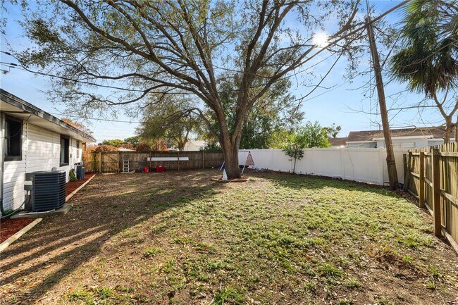 Building Photo - 1250 Mitchell St