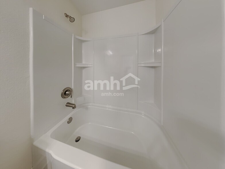 Building Photo - 8493 Highfield Ave