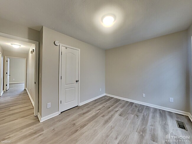 Building Photo - 1207 Bolton Dr