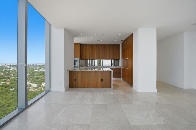 Building Photo - 175 SE 25th Rd