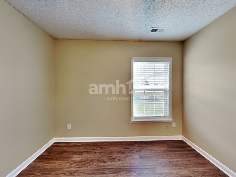 Building Photo - 211 Coalyard Dr