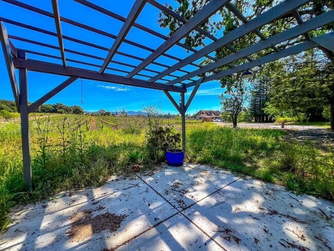 Building Photo - Vineyard-View Retreat with Bonus Room & Exceptional Outdoor Living