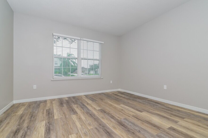 Building Photo - 2111 Waseca Ln