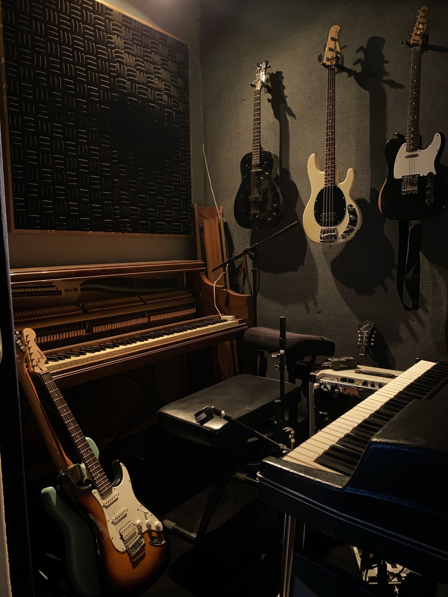 Studio - 3165 Weldon Ave