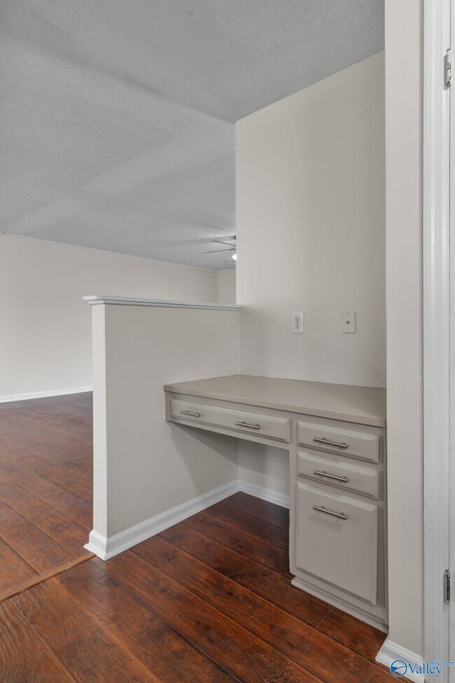 Building Photo - 1011 Sandy Springs Rd NW