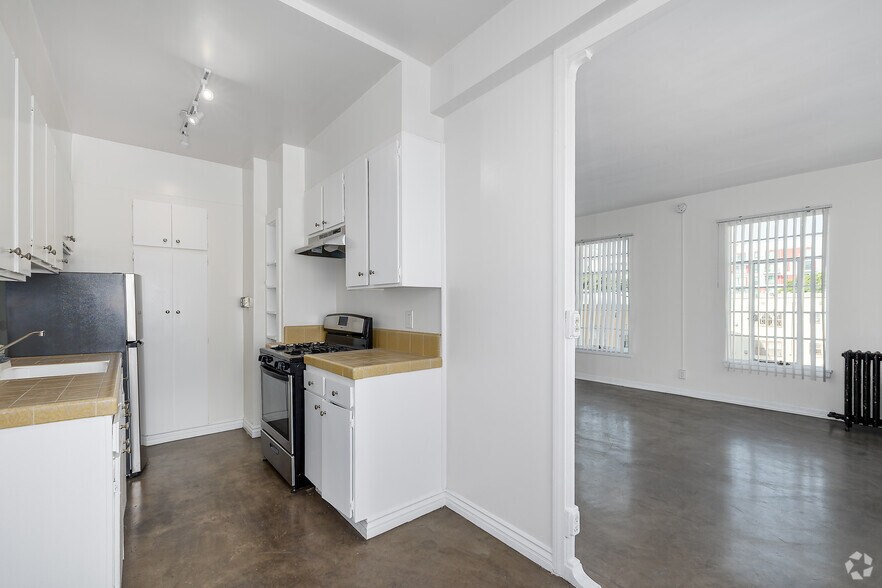 Studio - 500SF - Kitchen - Wilshire Mediterranean Apartments