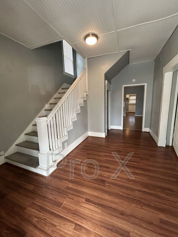 Building Photo - 112 Potlizer