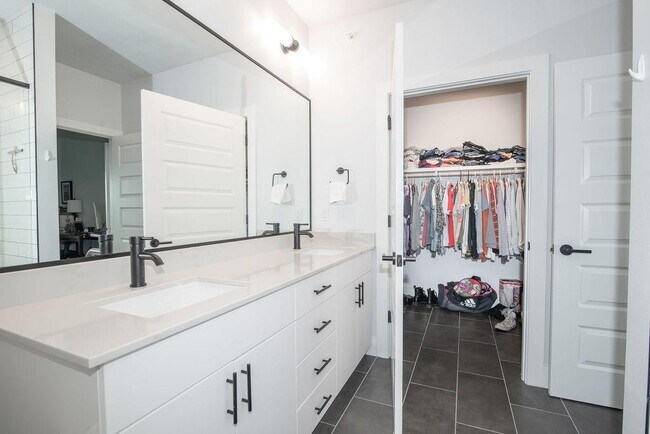 Building Photo - 3101 Govalle Ave