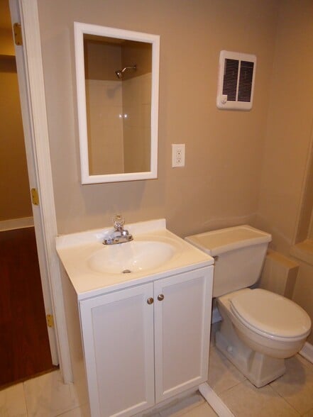 Building Photo - 106 9th St SE