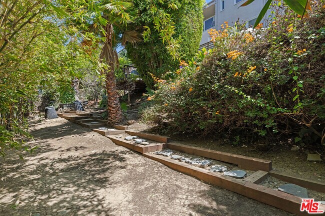 Building Photo - 1523 Murray Dr