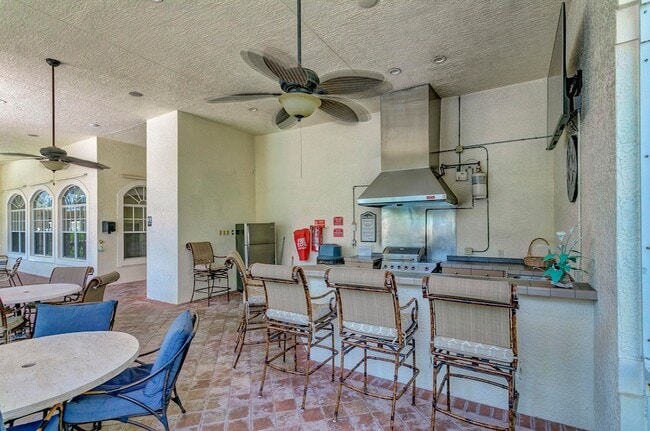 Building Photo - 9303 Myrtlewood Cir W