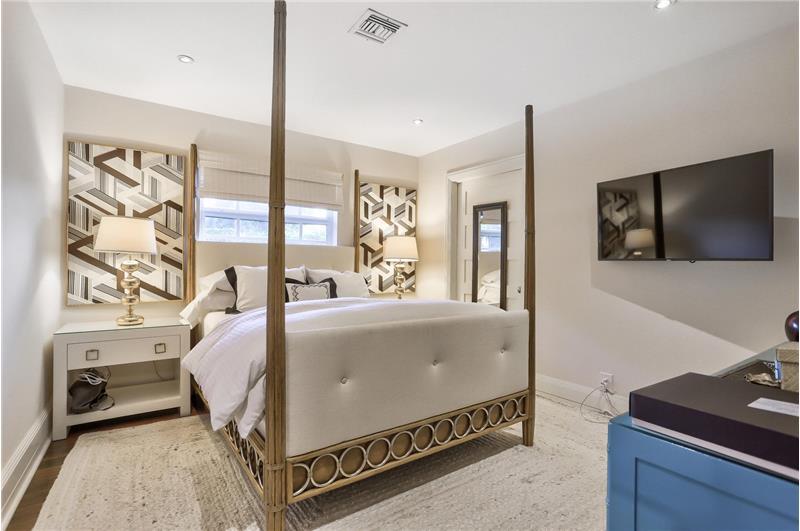 Building Photo - 835 Canary Walk