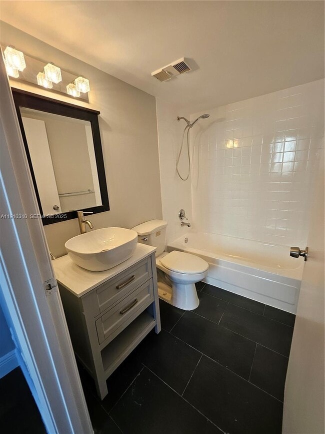 Building Photo - 850 N Miami Ave