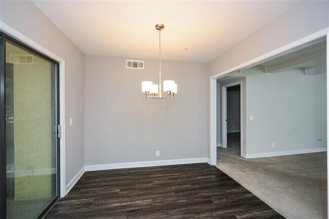 Building Photo - 607 Lismore SE