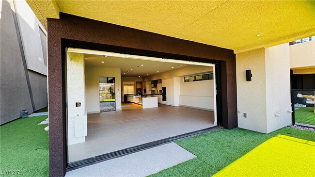 Building Photo - 26 Promenade Isle Ln