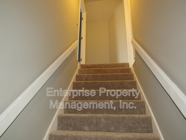 Building Photo - 7037 Meadowlands Pl