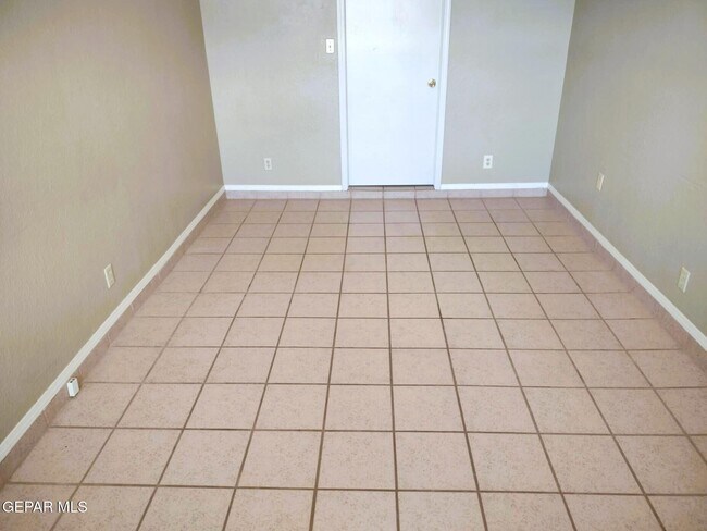 Building Photo - 725 Arredondo Dr