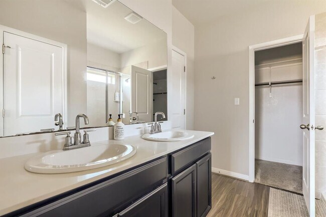 Building Photo - 5547 Bellissima Way
