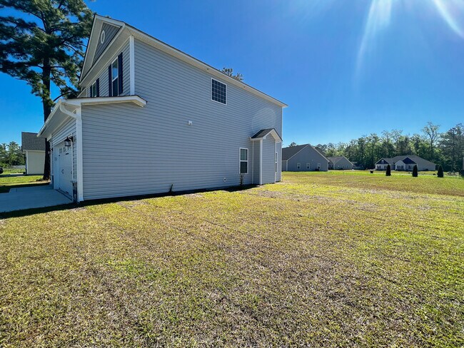 Building Photo - 172 Finch Ln
