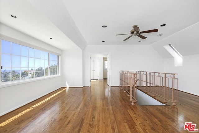 Building Photo - 2675 Glendower Ave