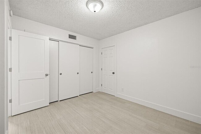 Building Photo - 3114 W Tampa Bay Blvd