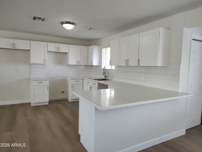 Building Photo - 2316 E Karen Dr