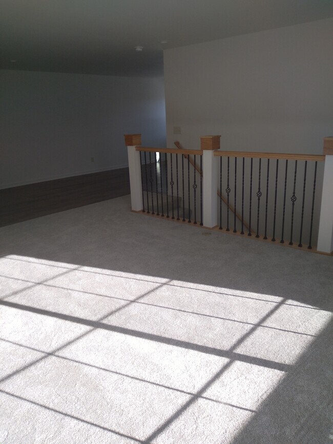 Building Photo - 2749 Hidden Dr