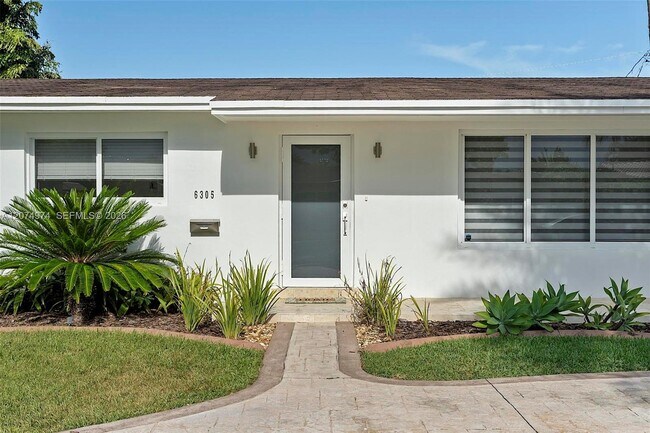 Building Photo - 6304 SW 93rd Pl