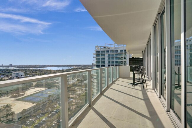 Building Photo - 3100 N Ocean Dr
