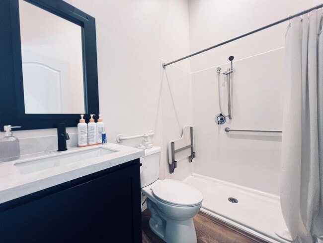Building Photo - Partially Furnished ADU with Private Entra...
