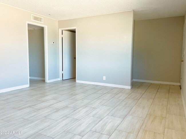 Building Photo - 6413 E Avalon St