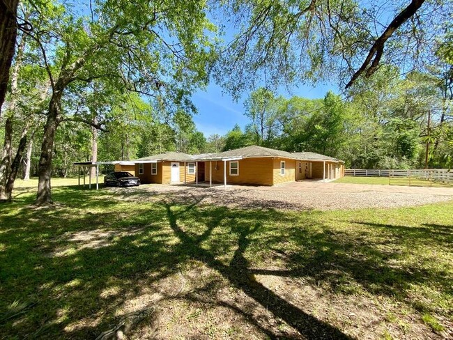 Primary Photo - 10451 N Essex Dr