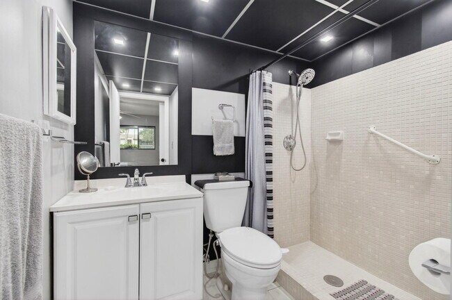 Building Photo - 15496 Lakes of Delray Blvd