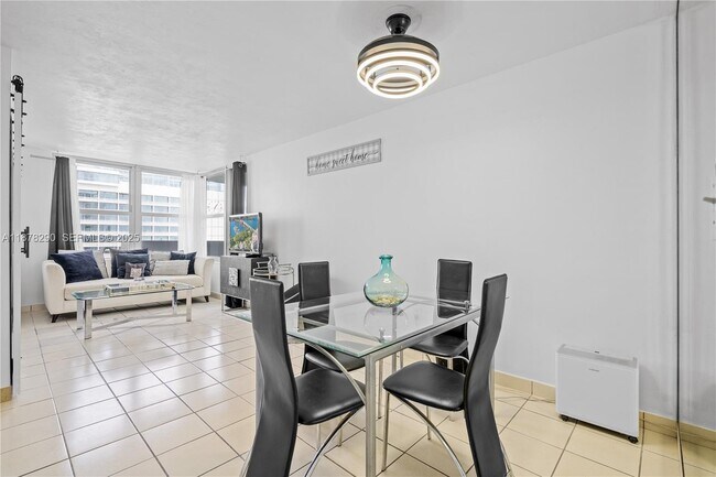 Building Photo - 2899 Collins Ave