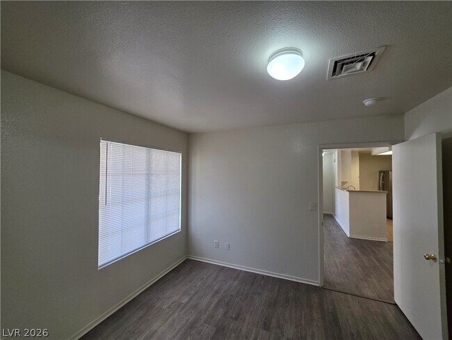 Building Photo - 4865 S Torrey Pines Dr