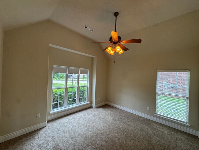 Building Photo - 407 Lyndal Ln