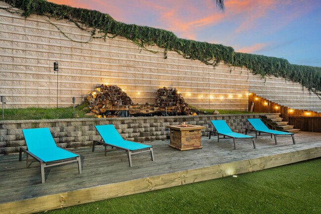 Building Photo - 13075 Old West Ave