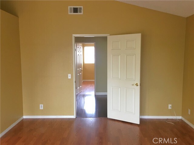 Building Photo - 1349 Crestmont Dr