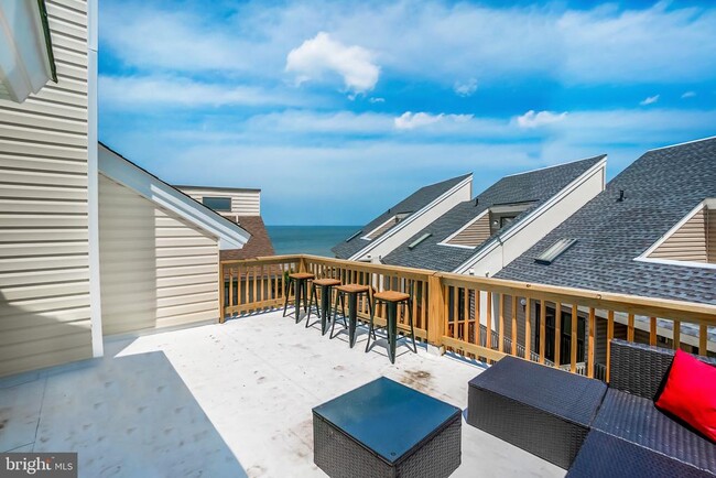 Building Photo - 3182 E Ocean View Ave