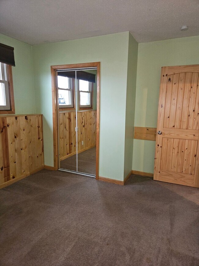 Building Photo - 4 BED | 2 BATH | DOUBLE GARAGE | PET NEGOT...