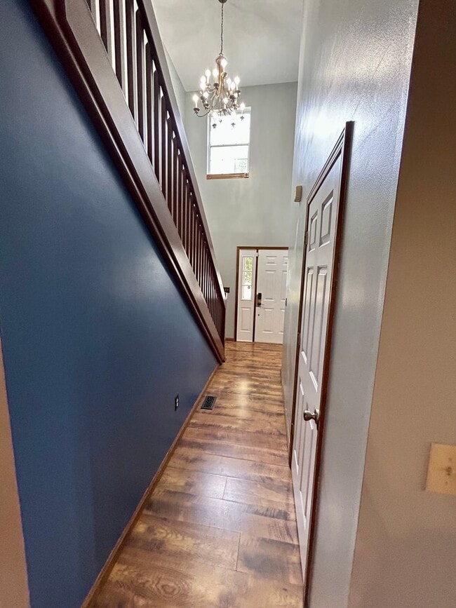 Building Photo - Beautiful 3 level home on a quiet cul-de-sac in Greenbrier Knolls--AVAILABLE NOW!!!!