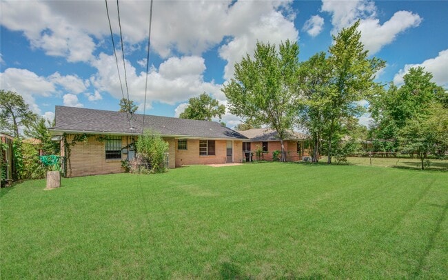 Building Photo - 9526 Balsam Ln