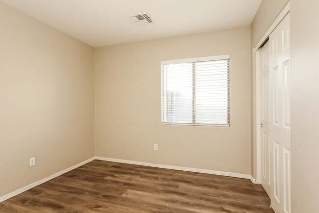 Building Photo - 1607 W Nancy Ln