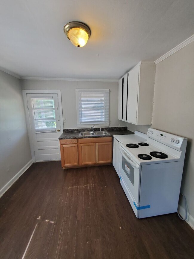 Building Photo - 1245 Hattie Ave